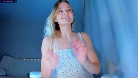 Snapshot of showmejenny chatting on 10-23-25, 04:39 jennywoody online show from 10-23-25, 04:39