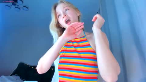 Snapshot of showmejenny chatting on 11-28-25, 02:25 jennywoody online show from 11-28-25, 02:25