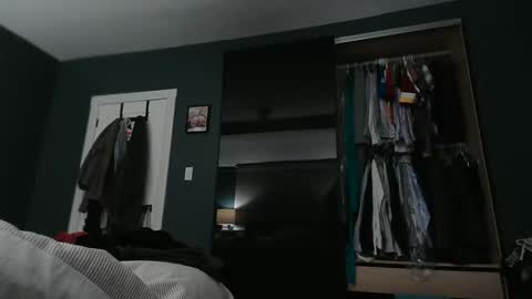 Snapshot of shutterbug989 chatting on 10-19-25, 02:34 shutterbug989 online show from 10-19-25, 02:34