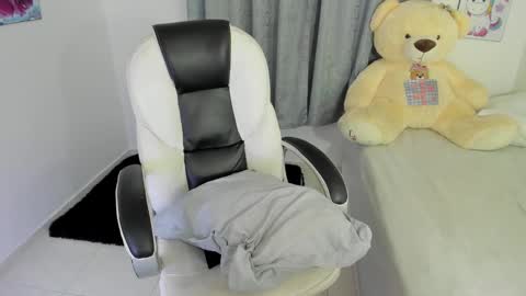 Nahomy online show from 12-16-24, 01:42