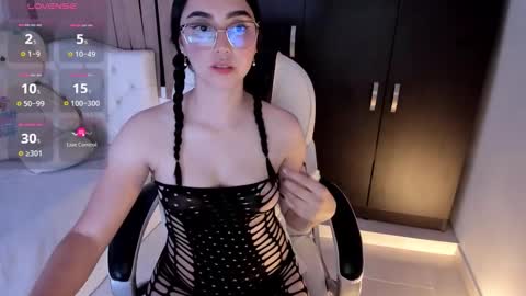 Nahomy online show from 09-29-25, 02:27