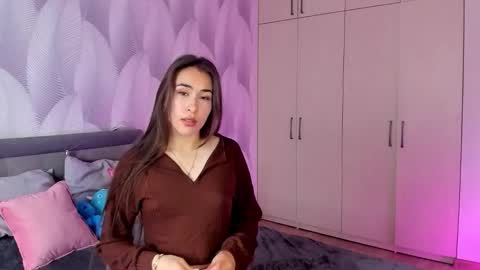 Mika online show from 09-14-25, 01:38