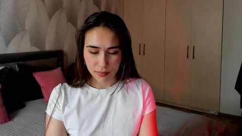 Mika online show from 03-24-26, 02:16