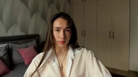 Mika online show from 04-01-26, 02:23