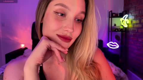 Snapshot of shy_bee chatting on 09-11-25, 11:38 Alice online show from 09-11-25, 11:38