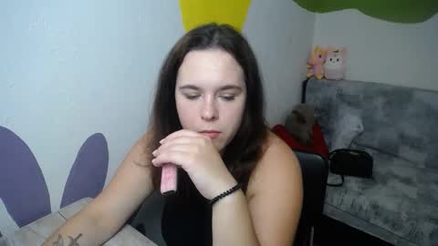 Snapshot of shy_lil chatting on 09-22-25, 12:18 shy_lil online show from 09-22-25, 12:18