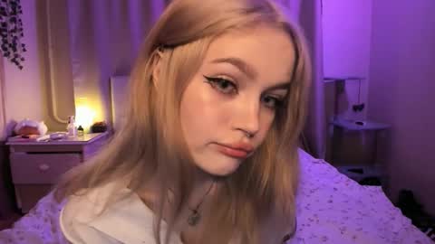 Snapshot of shy_meowmegan chatting on 09-21-25, 09:38 Megan 3 online show from 09-21-25, 09:38