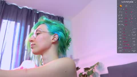 Snapshot of shy_or_horny chatting on 09-30-25, 01:27 HI i am Marcy online show from 09-30-25, 01:27