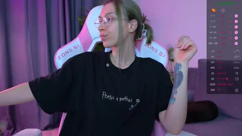 Snapshot of shy_or_horny chatting on 10-17-25, 04:20 HI i am Marcy online show from 10-17-25, 04:20