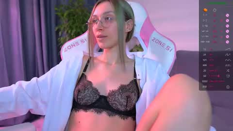 Snapshot of shy_or_horny chatting on 10-21-25, 07:58 HI i am Marcy online show from 10-21-25, 07:58