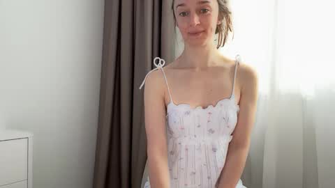 shy_schoolgirl_ online show from 02-14-26, 07:38