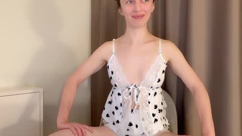 shy_schoolgirl_ online show from 03-08-26, 08:23