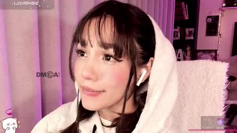 Snapshot of shyangie24 chatting on 11-24-25, 02:22 Angeline 3 independent come here when am horny... online show from 11-24-25, 02:22