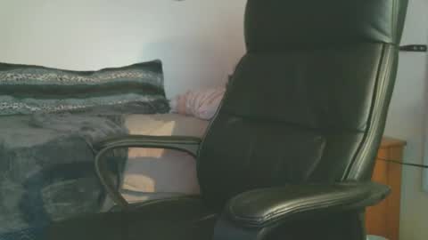 Snapshot of shyboyhugecum2020 chatting on 10-21-25, 02:56 shyboyhugecum2020 online show from 10-21-25, 02:56