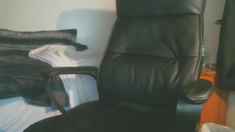 shyboyhugecum2020 online show from 12-15-25, 04:28