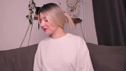 Snapshot of shybunny01 chatting on 10-08-25, 06:22 Mary online show from 10-08-25, 06:22