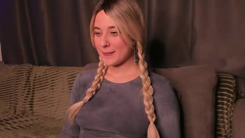 Snapshot of shybunny01 chatting on 10-09-25, 09:35 Mary online show from 10-09-25, 09:35