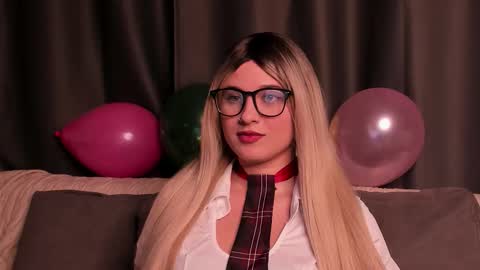 Snapshot of shybunny01 chatting on 10-21-25, 07:36 Mary online show from 10-21-25, 07:36