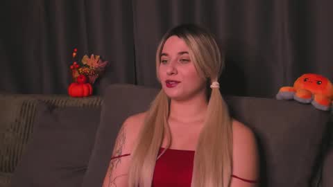 Snapshot of shybunny01 chatting on 10-25-25, 06:13 Mary online show from 10-25-25, 06:13