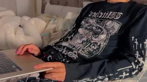 Snapshot of shydude666 chatting on 12-28-24, 08:04 shydude666 online show from 12-28-24, 08:04