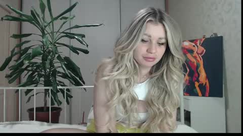 Snapshot of shyevaa chatting on 05-14-26, 05:53 Eva online show from 05-14-26, 05:53