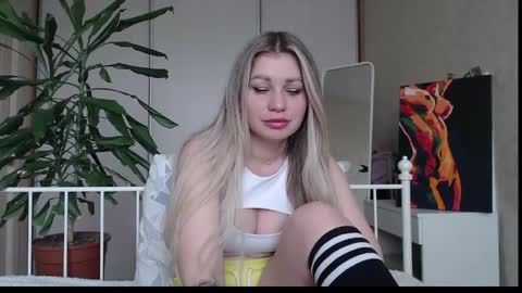 Snapshot of shyevaa chatting on 05-23-26, 03:12 Eva online show from 05-23-26, 03:12