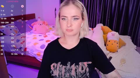 Snapshot of shyfoxxxy chatting on 12-06-24, 07:01 Effie online show from 12-06-24, 07:01