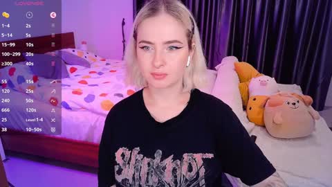 Snapshot of shyfoxxxy chatting on 12-07-24, 08:22 Effie online show from 12-07-24, 08:22