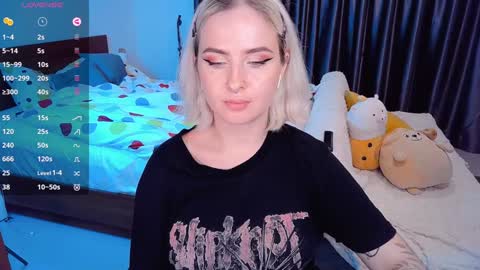 Snapshot of shyfoxxxy chatting on 12-09-24, 03:54 Effie online show from 12-09-24, 03:54