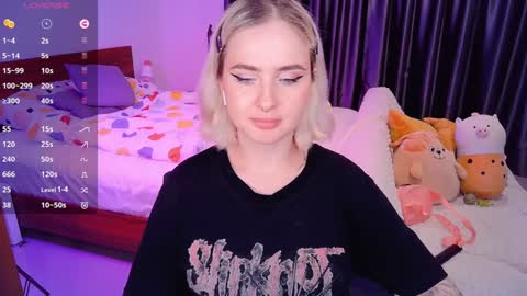 Snapshot of shyfoxxxy chatting on 12-11-24, 05:04 Effie online show from 12-11-24, 05:04