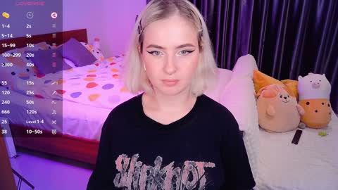 Snapshot of shyfoxxxy chatting on 12-13-24, 12:39 Effie online show from 12-13-24, 12:39