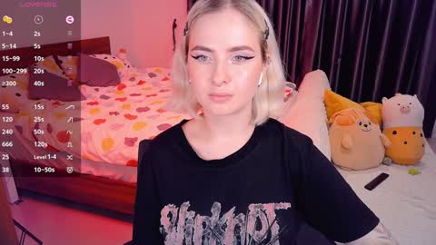 Snapshot of shyfoxxxy chatting on 12-14-24, 01:59 Effie online show from 12-14-24, 01:59