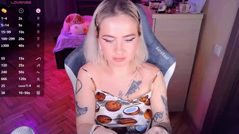 Snapshot of shyfoxxxy chatting on 12-18-24, 07:08 Effie online show from 12-18-24, 07:08