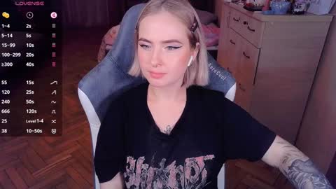 Snapshot of shyfoxxxy chatting on 01-02-25, 06:12 Effie online show from 01-02-25, 06:12