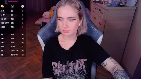 Snapshot of shyfoxxxy chatting on 01-05-25, 10:50 Effie online show from 01-05-25, 10:50