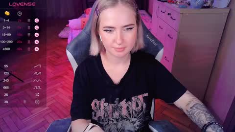 Snapshot of shyfoxxxy chatting on 01-07-25, 10:41 Effie online show from 01-07-25, 10:41