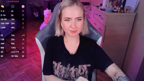 Snapshot of shyfoxxxy chatting on 01-22-25, 09:21 Effie online show from 01-22-25, 09:21