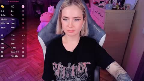 Snapshot of shyfoxxxy chatting on 01-24-25, 10:41 Effie online show from 01-24-25, 10:41