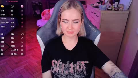 Snapshot of shyfoxxxy chatting on 01-26-25, 10:24 Effie online show from 01-26-25, 10:24