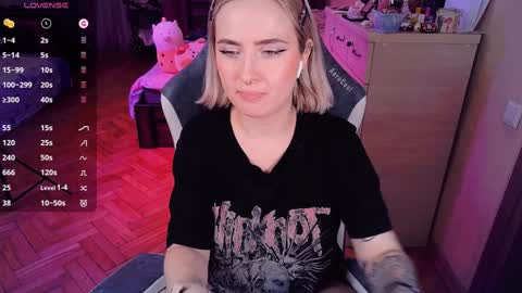 Snapshot of shyfoxxxy chatting on 01-29-25, 01:27 Effie online show from 01-29-25, 01:27