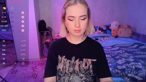 Snapshot of shyfoxxxy chatting on 02-04-25, 01:16 Effie online show from 02-04-25, 01:16