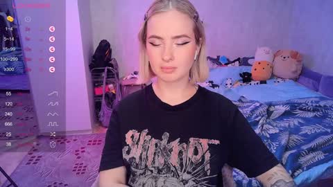 Snapshot of shyfoxxxy chatting on 02-05-25, 01:54 Effie online show from 02-05-25, 01:54