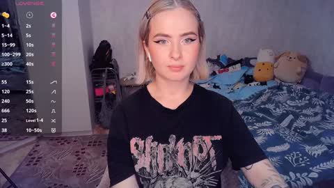 Snapshot of shyfoxxxy chatting on 02-05-25, 05:31 Effie online show from 02-05-25, 05:31