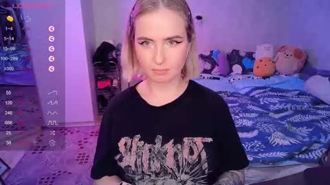 Snapshot of shyfoxxxy chatting on 02-10-25, 03:53 Effie online show from 02-10-25, 03:53