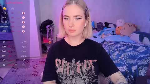 Snapshot of shyfoxxxy chatting on 02-13-25, 12:11 Effie online show from 02-13-25, 12:11