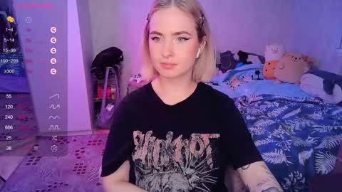 Snapshot of shyfoxxxy chatting on 02-13-25, 03:24 Effie online show from 02-13-25, 03:24