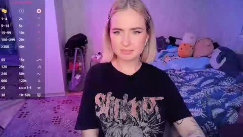 Snapshot of shyfoxxxy chatting on 02-13-25, 06:27 Effie online show from 02-13-25, 06:27