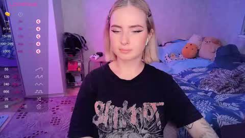 Snapshot of shyfoxxxy chatting on 02-18-25, 10:03 Effie online show from 02-18-25, 10:03