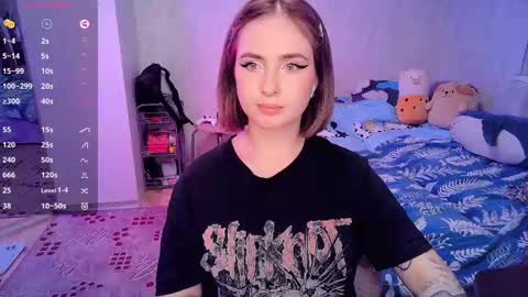 Snapshot of shyfoxxxy chatting on 02-19-25, 05:27 Effie online show from 02-19-25, 05:27