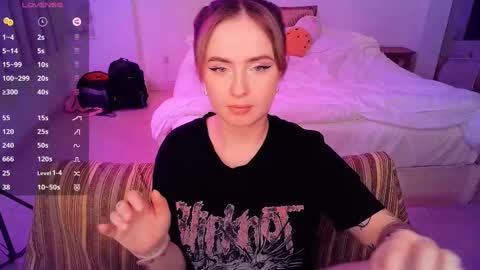 Snapshot of shyfoxxxy chatting on 02-24-25, 07:41 Effie online show from 02-24-25, 07:41